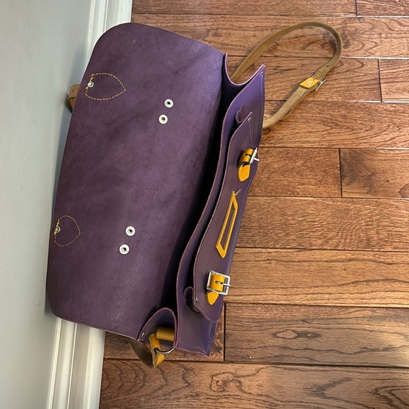 Authentic leather Camrbidge Satchel in purple and gold - Picture 4 of 6